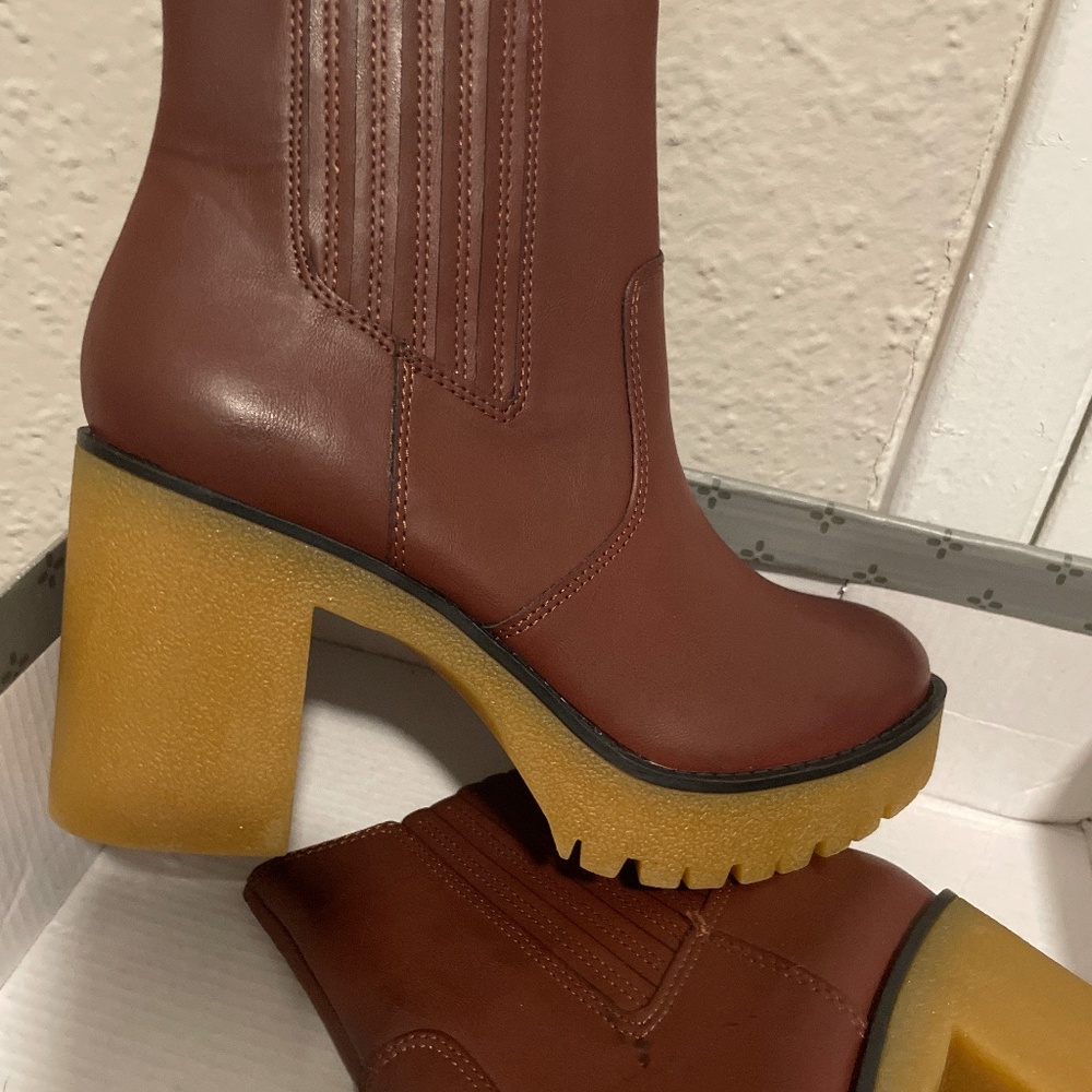 Sun + Stone Women’s Lennii Lug Sole Booties Color Majogaby size 6.5